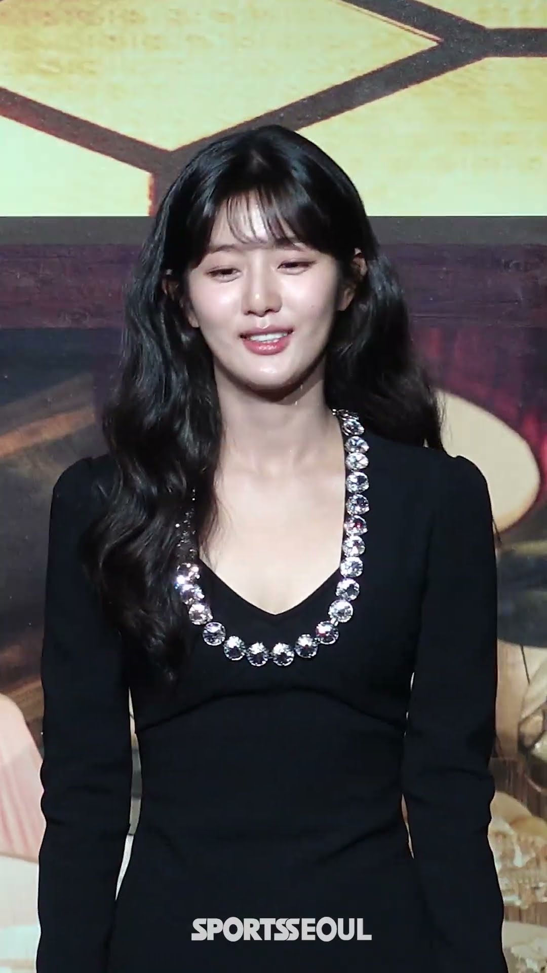 '정변의 아이콘' 신은수, 청순 미모에 반전 각선미 #조명가게