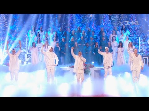 Группа Mozgi поразила необычным исполнением хита Любовь на Карнавале Светской жизни