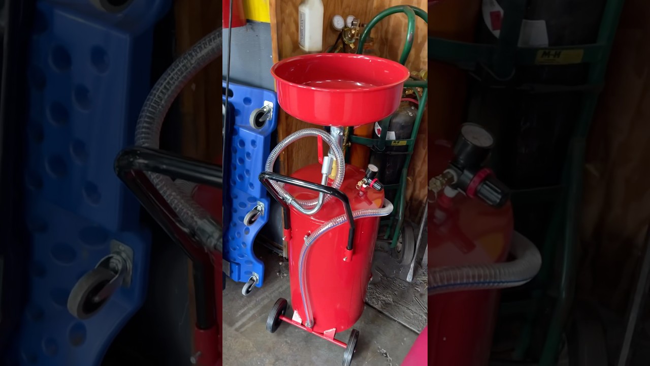 Первая замена масла на новой тележке для слива масла на работе!