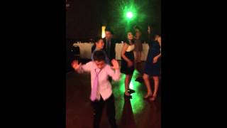 Brett's REAL moves like Jagger at Kailyn and Jarrick's wedd