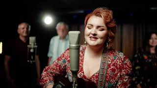 Bronwen & The Lewis Family - Hearts My Home (LIVE)