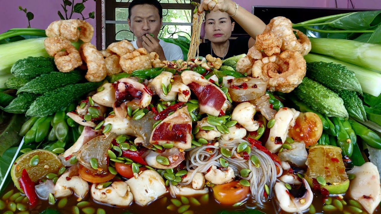 ตำซั่วคางหมึกกรุบๆนัวๆม้วนเส้นไส่ผักสดมะระแคปหมูแซ่บคักจ้า|11 กันยายน 2025