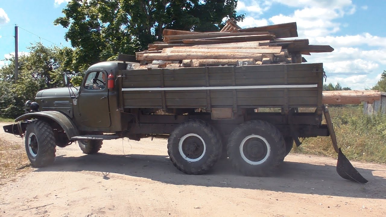 Помогли перевезти баню на ЗиЛ-157. Нашли газеты и агитплакаты из СССР ...