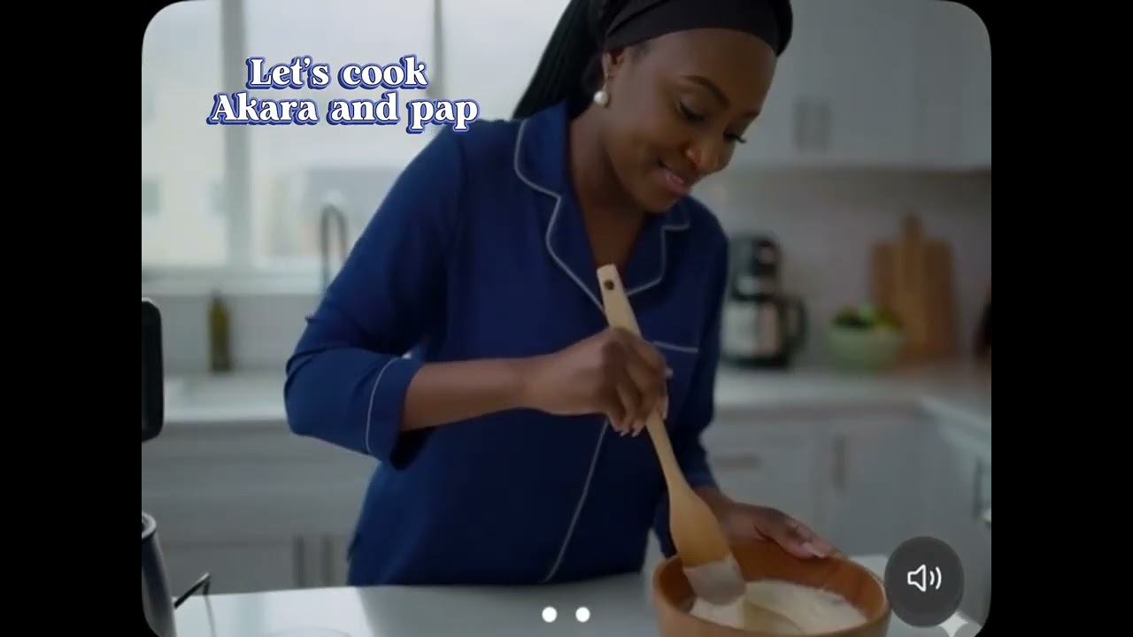 Crispy, spicyAkara(fried bean cakes) paired with warm, creamy Pap. The only way to start the weekend