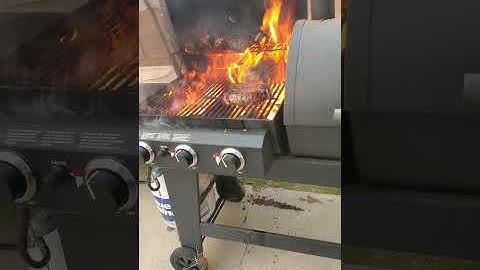 *WARNING*  WHAT NOT TO DO: GAS GRILL FIRE!!!