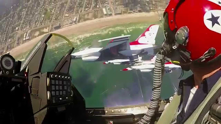 Fly Amongst The Solo Thunder - USAF Thunderbirds