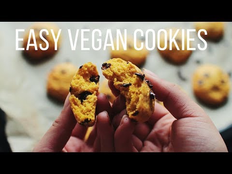 Vegan Pumpkin Chocolate Chip Cookies // Mina Rome