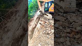 💥 "Excavator Hangs on Cliff Edge — One Slip and It's Gone! 🪨"