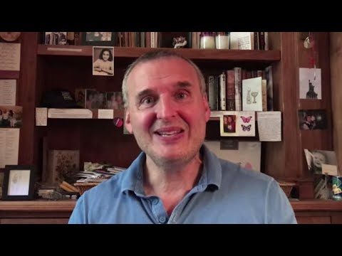 Βίντεο: Καθαρή αξία Phil Rosenthal: Wiki, Έγγαμος, Οικογένεια, Γάμος, Μισθός, Αδέρφια