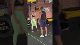 Novato En El Gimnasio Dotado