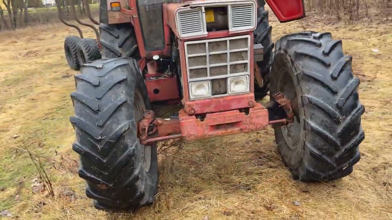 Traktor INTERNATIONAL 1056 XL