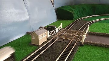 00 gauge Hornby level crossing
