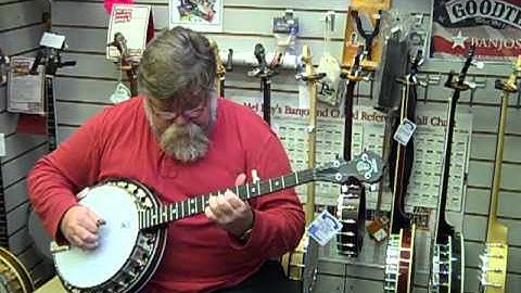 Keith plays the Deering Boston 5 String Banjo @ Hobgoblin Music Birmingham