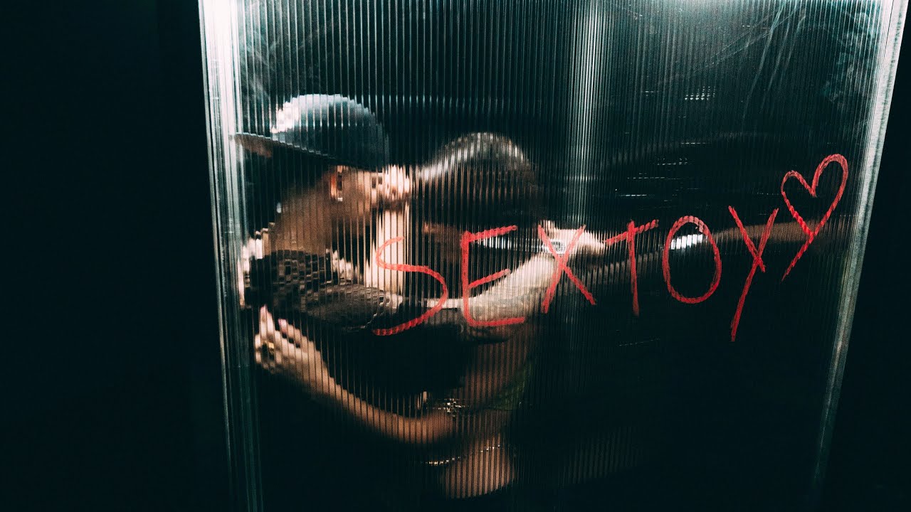 Watch Clauw, Alexxo - SEXTOY (Videoclip Oficial) on YouTube Watch Clauw, Alexxo - SEXTOY (Videoclip Oficial) on YouTube