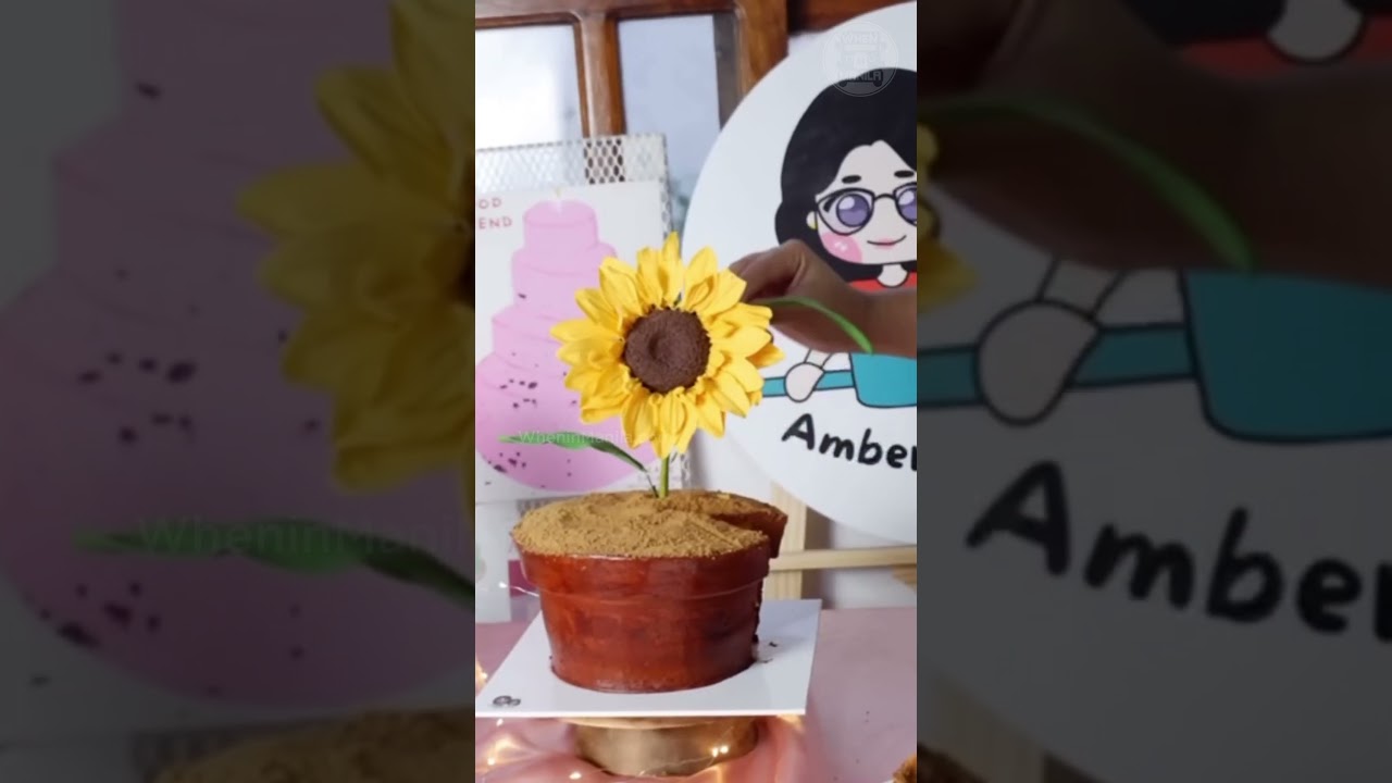 This Sunflower Vase Cake and Flower Bouquet Cake are almost too cute to eat! 