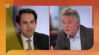 Tom van Grieken vernietigt onbeschofte PVDA professor in debat over #Omvolking  Wakker op Zondag