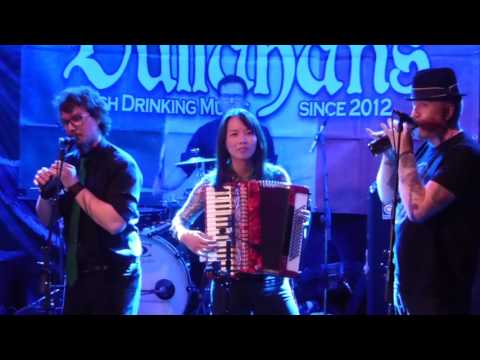 The Dullahans feat. Finny McConnell - Drunken Lazy Bastard live @ Café Central Weinheim