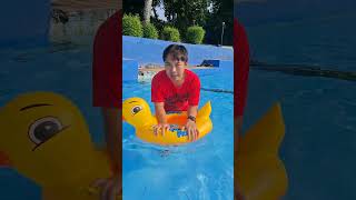 RENANG 😁 DENGAN BEBEK BERENANG KWEK KWEK 😺 PELAMPUNG BEBEK BUAT BERENANG DI KOLAM RENANG
