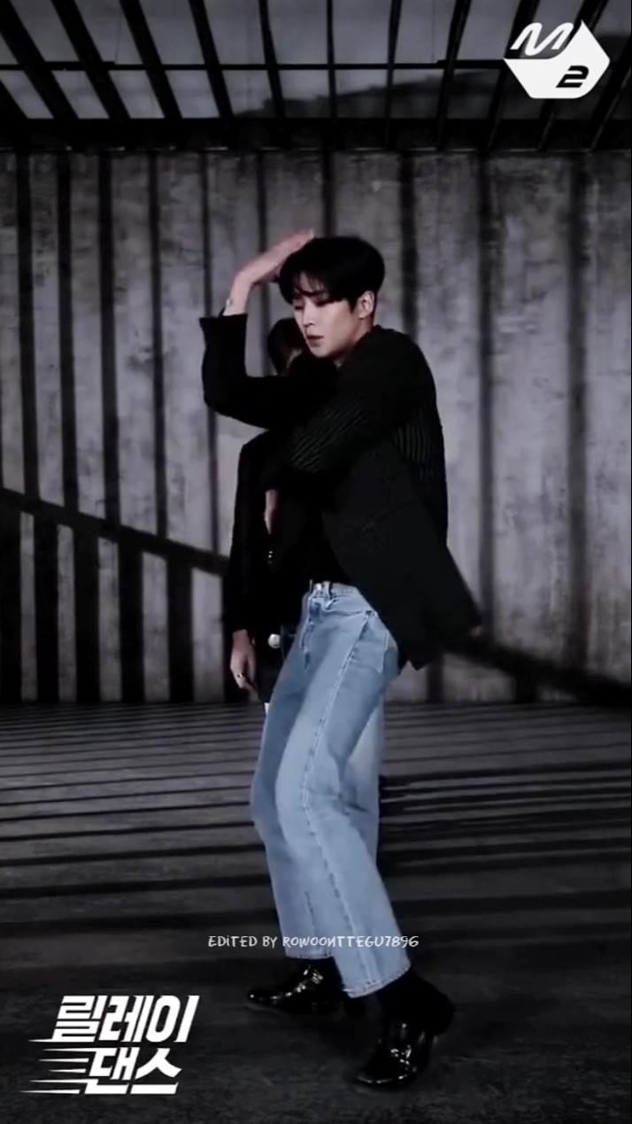 throwback Idol Rowoon in Narcissus Era was so damn hot #Rowoon