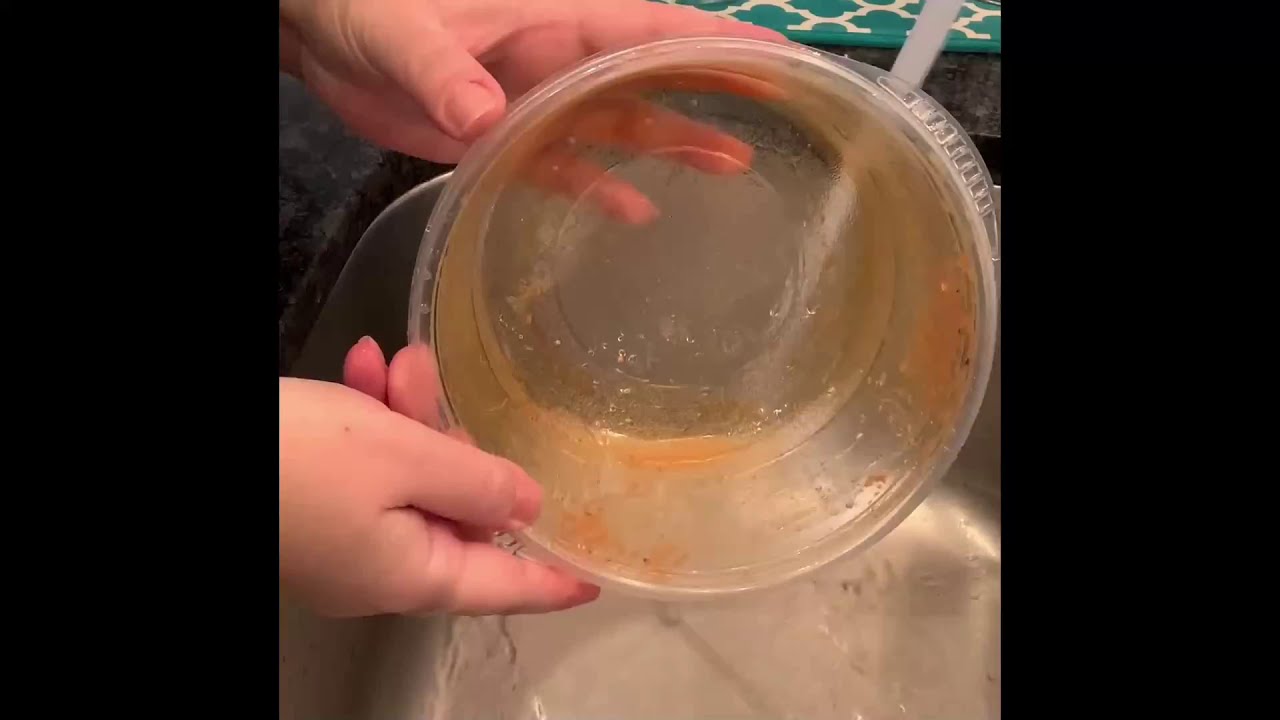 Use Butter to Remove Sauce Stains from Tupperware - Hits 96