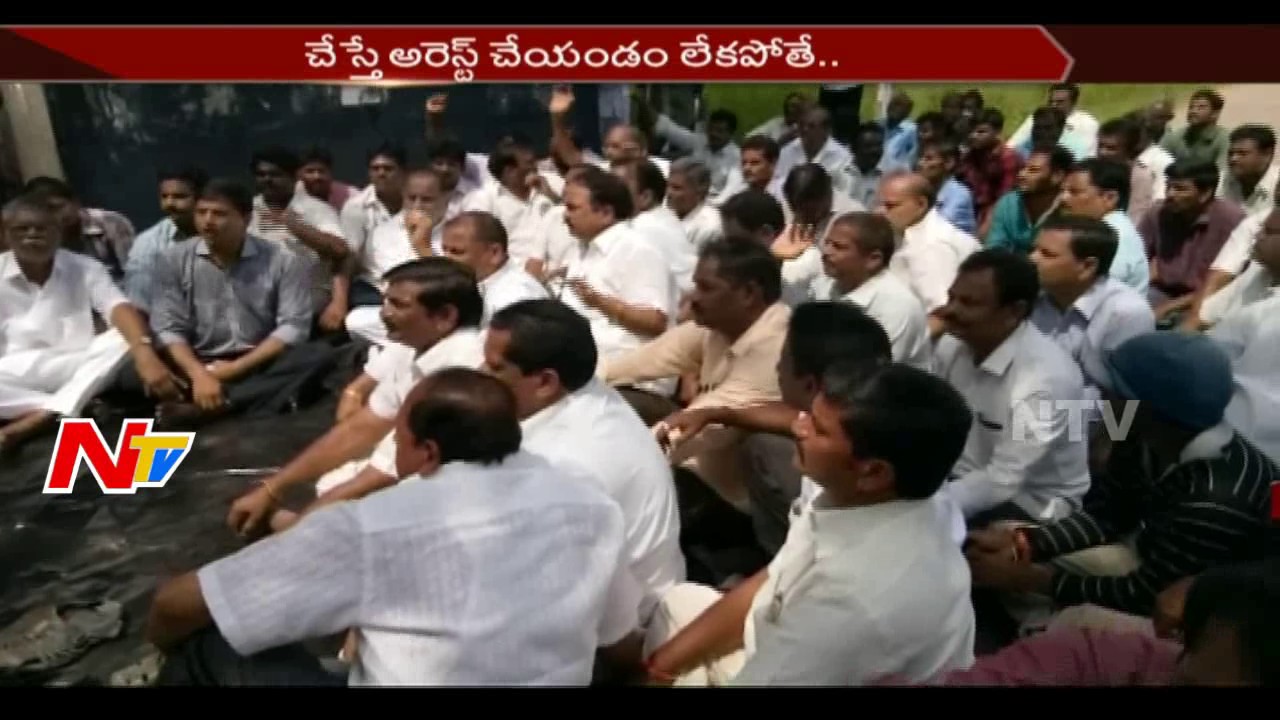 Police Interrupts Mudragada Padmanabham Padayatra Again || Kapu Udyamam || NTV