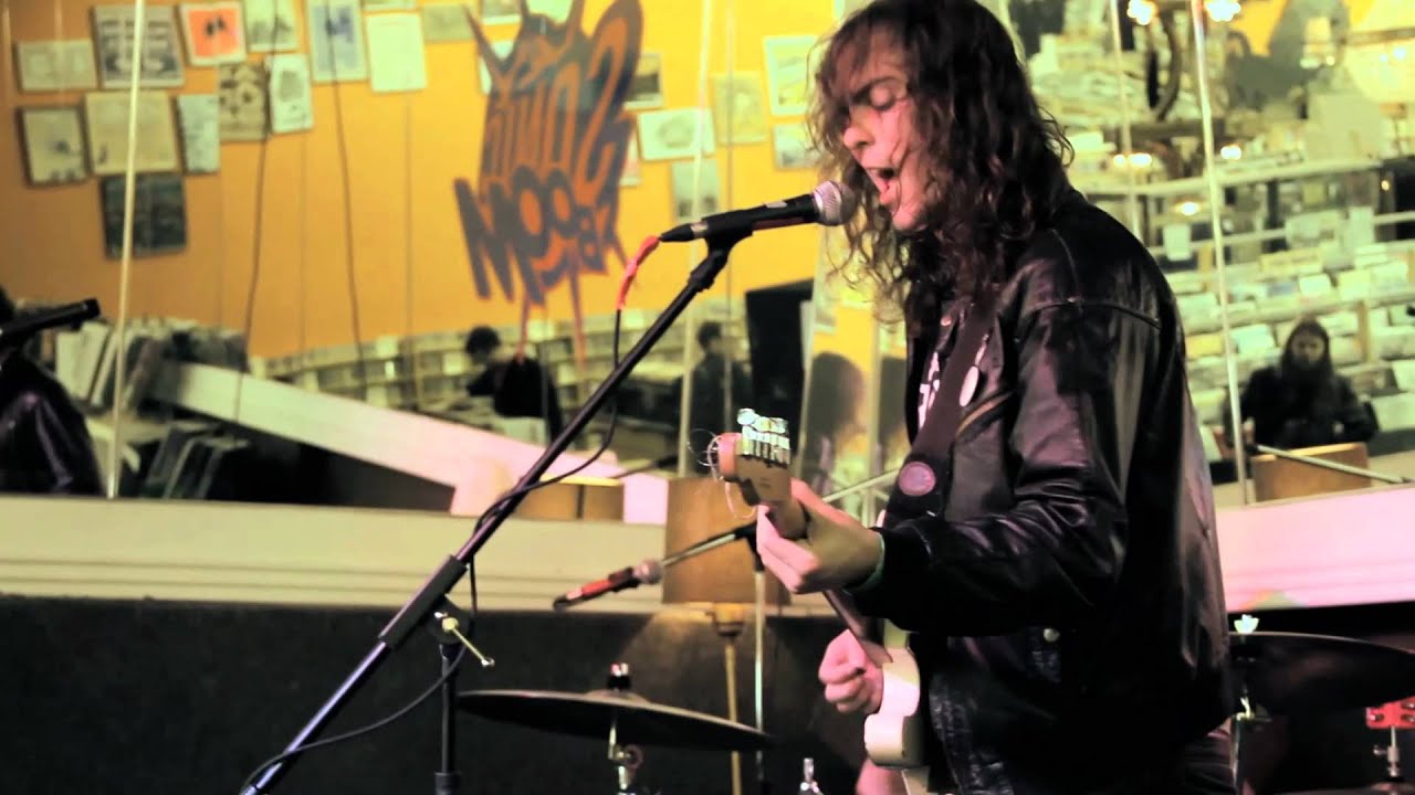 DZ Deathrays - "Gebbie St" (Live)