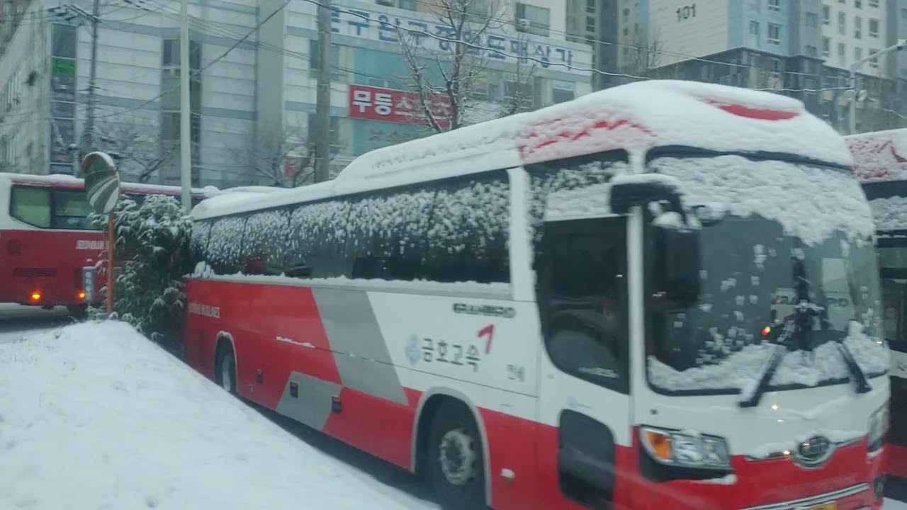 눈 내리는 유스퀘어