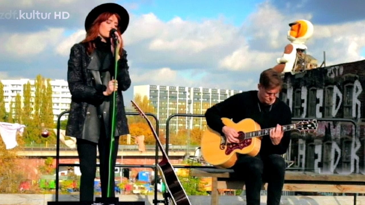 FLORENCE + MACHINE - What The Water Gave Me acoustic @On the roofs