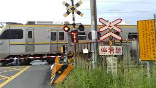 3118次區間車EMU800型通過斗六國中平交道