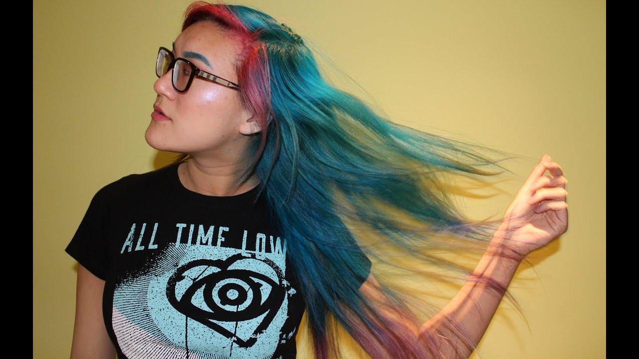 split dye blue hair