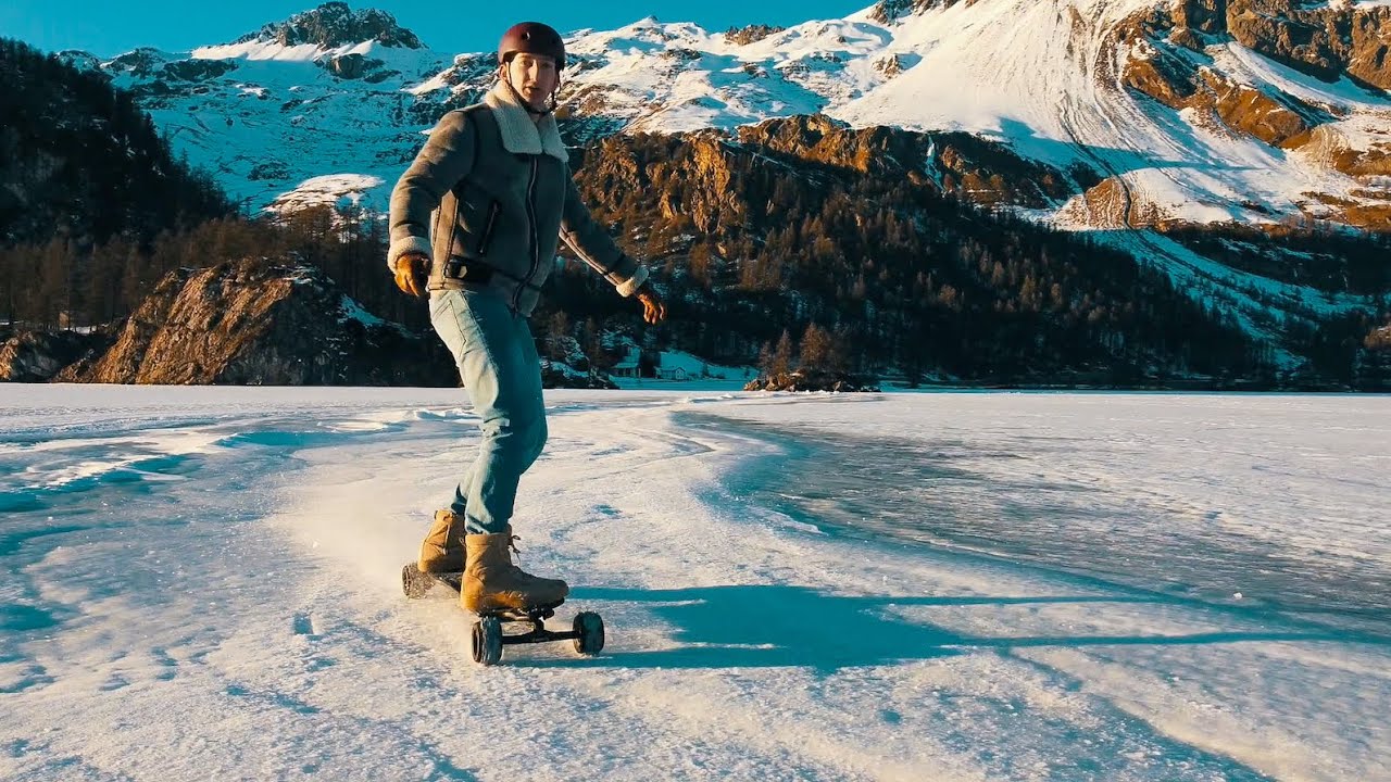 Videoens miniatyrbilde: Racing Electric Skateboards on a Frozen Lake
