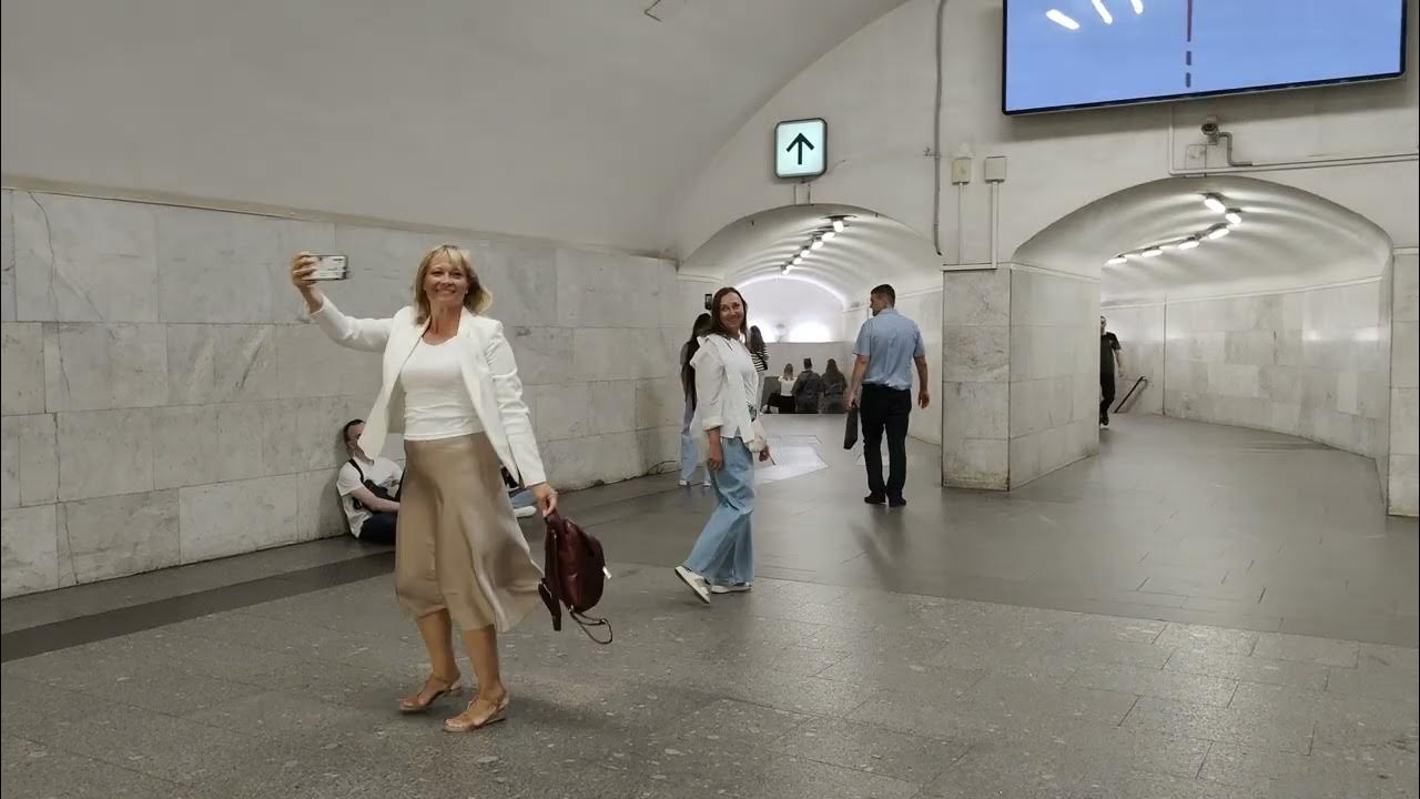 Хит москва. Хит москва. Песни о москве. Отель квадро 1 москва. Отель хит москва.