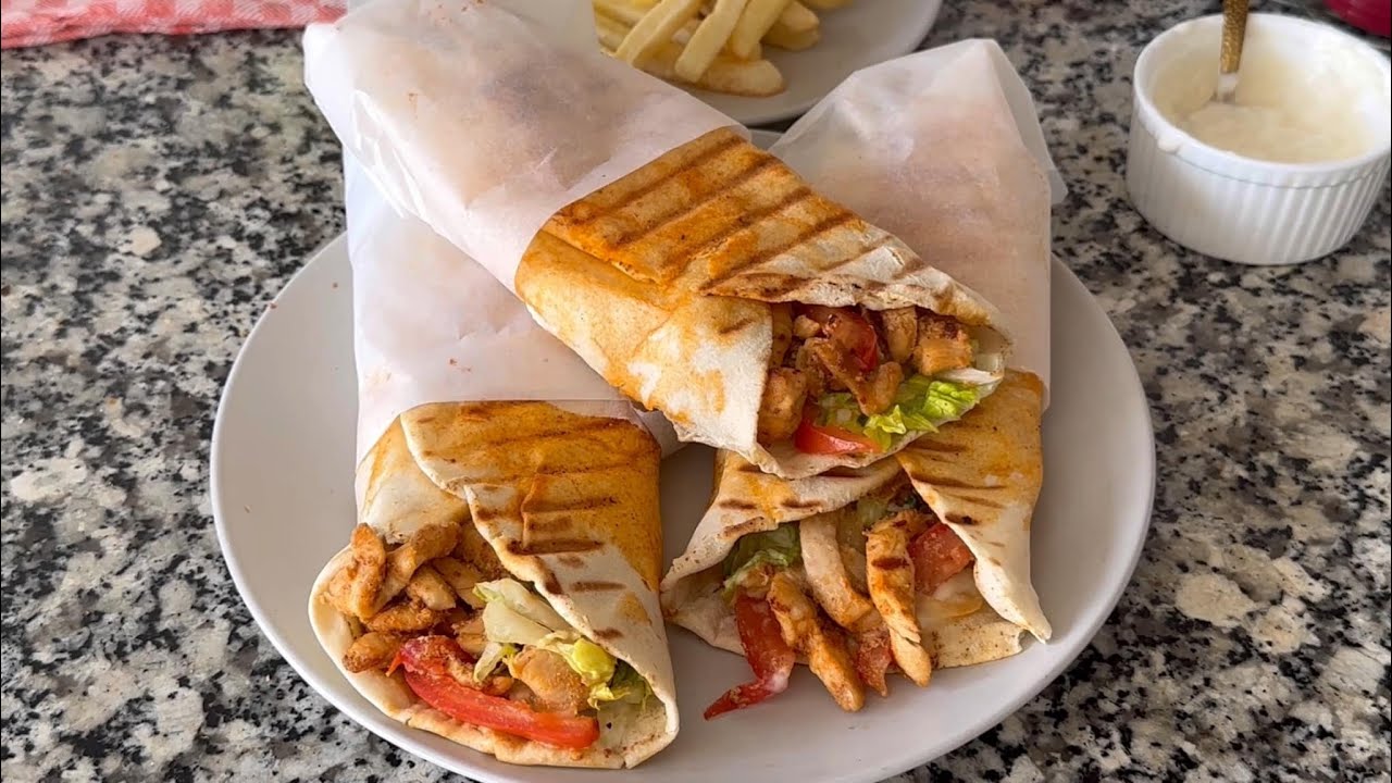 شاورما منزلية بطريقة المطاعم طريقة سهلة و لذيدة مع وصفة صوص التوم المرافق