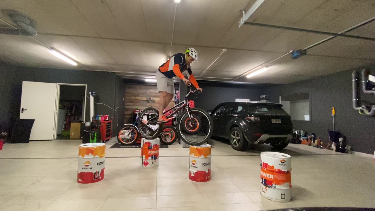 Toni Bou entrena en casa / Toni Bou training at home