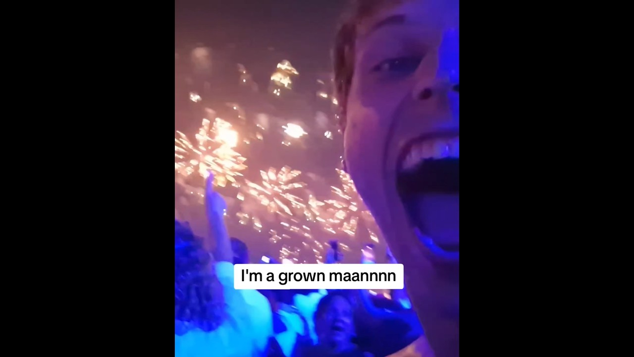 rio reveillon can make a grown man a child again. Full Video on 