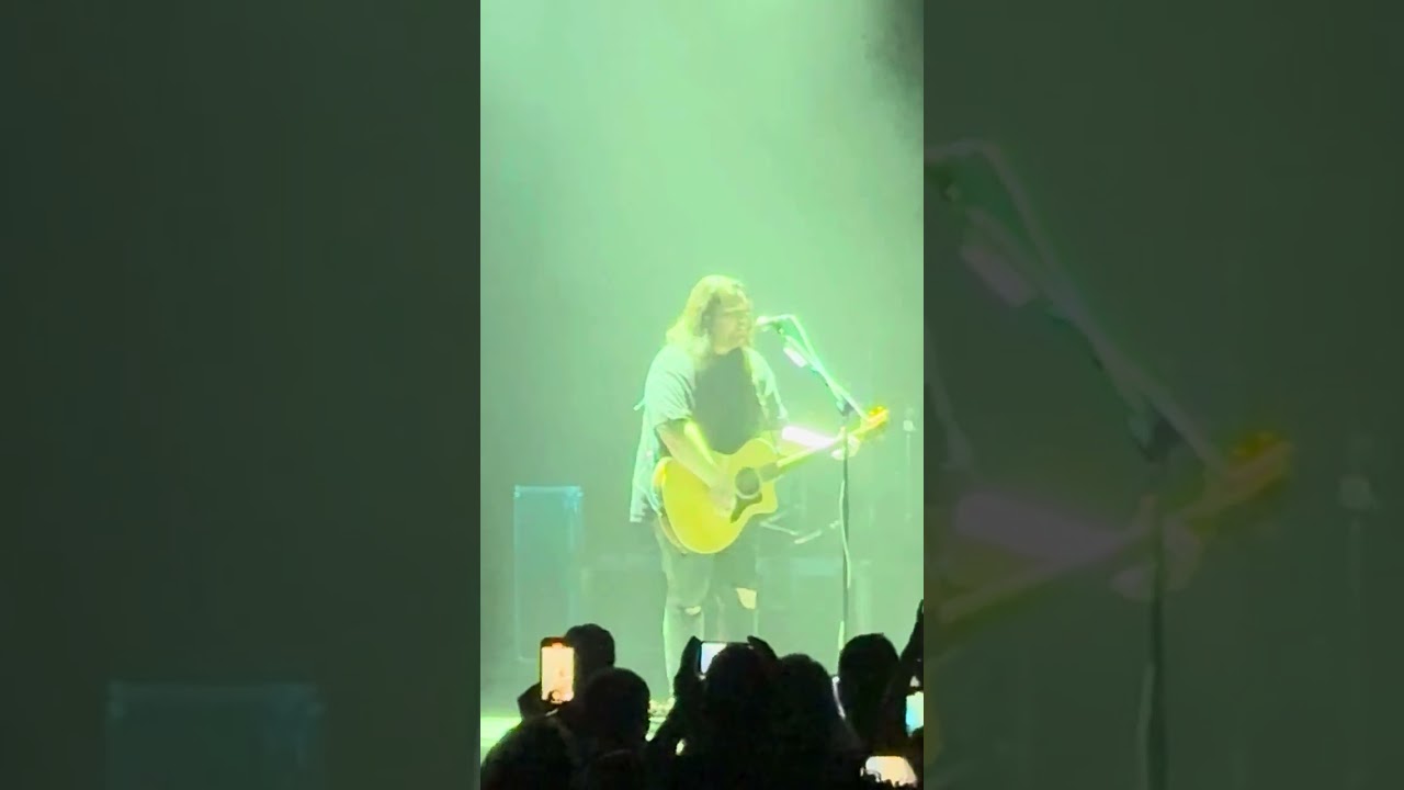 Mammoth WVH - Distance Acoustic (Live) Harrah's Cherokee Casino 5-10-24 auf YouTube ansehen Mammoth WVH - Distance Acoustic (Live) Harrah's Cherokee Casino 5-10-24 auf YouTube ansehen