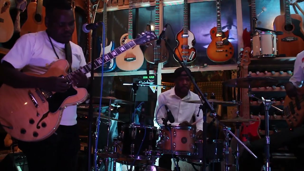 SAGE THE DRUMMER - Bisso baba /The Trios Of African band ( Live Concert at Geco Café 2022 Part 1)