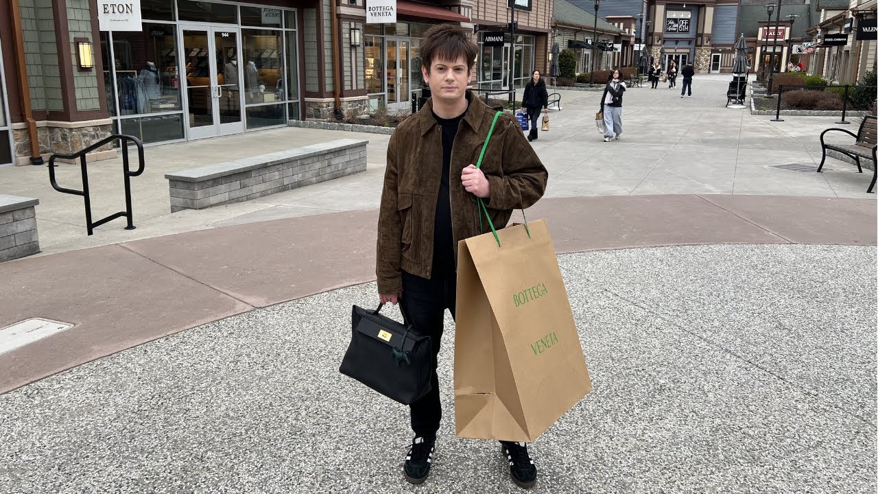 WOODBURY COMMON LUXURY OUTLET SHOPPING NEW YORK SPRING 2025 BOTTEGA CELINE DIOR FENDI BALENCIAGA