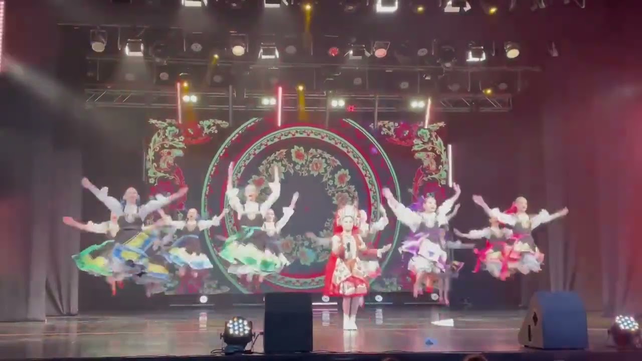 Россия звонче пой! С подтанцовкой👍