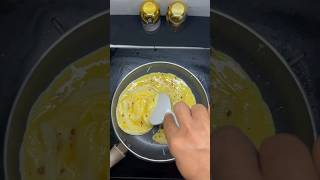 Spicy and Creamy Omelette on the go 👌👌👌 #viralvideo #viral #egg #trending #fypシ