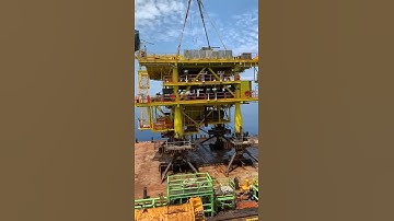 Offshore Live lifting instalation platform in sarawak sea