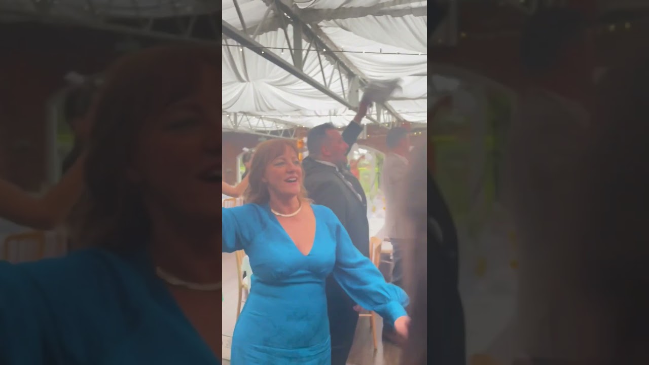 Singing Waiters at Northbrook Park (Hampshire) 🙌♥️ 