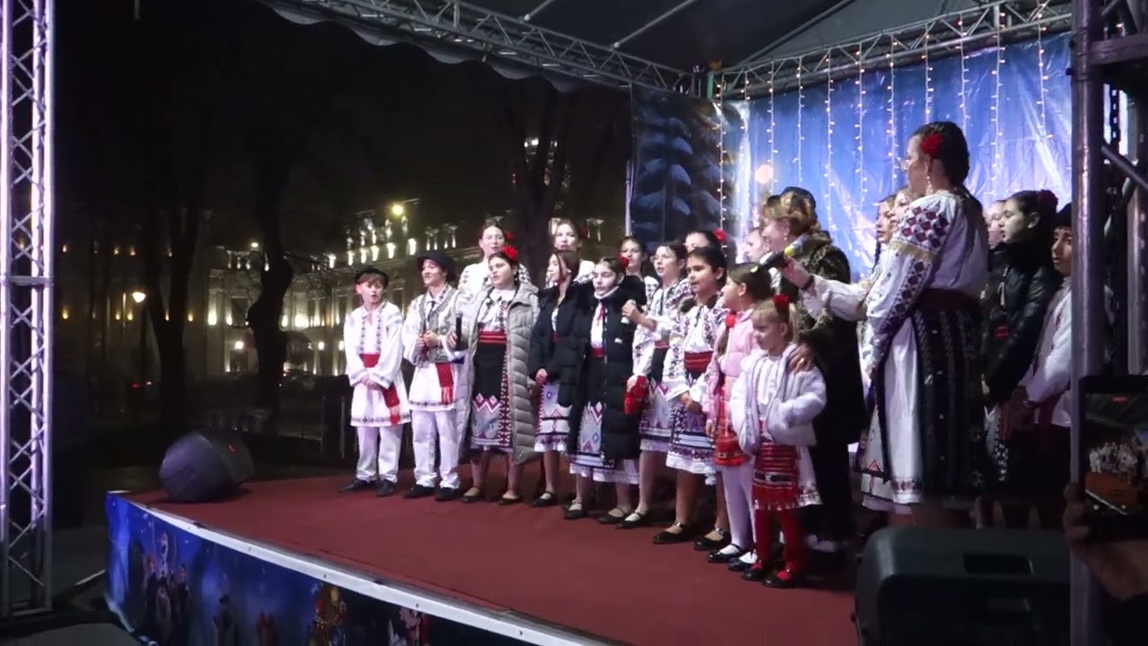 Asta-i seara luminoasa- Ansamblul Hora