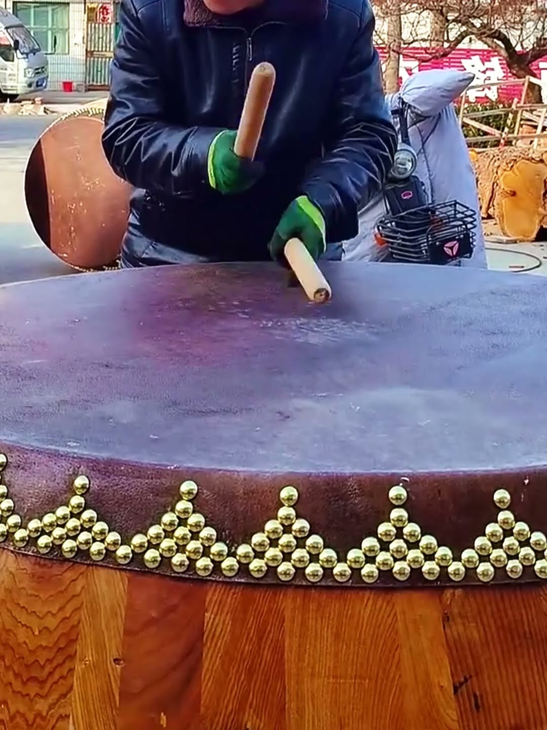 Mulberry tree thunder drum timbre test- Good tools and machinery make work easy