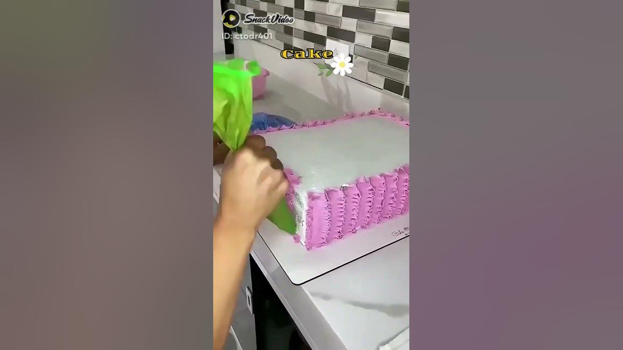 menghias kue pengantin