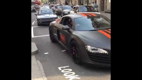 Thumbnail of Jensen Interceptor V10 Driving in London