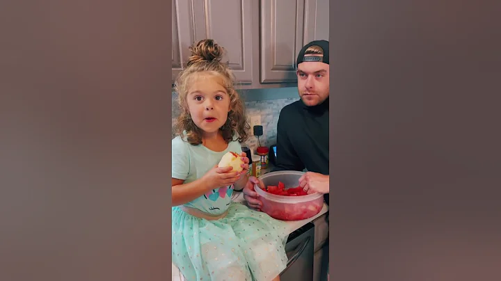 Little girl tells her dad all about new boyfriend! - DayDayNews