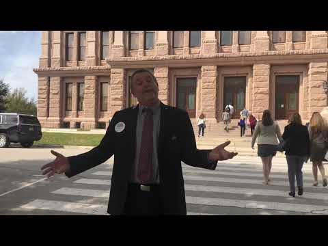 Videó: Hogyan tűzhetem ki a zászlót a Texas Capitolium felett?