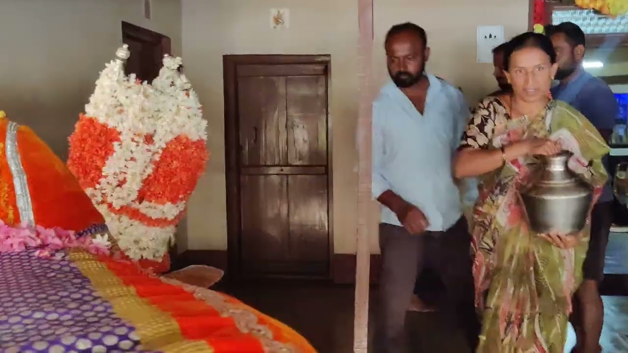 ಯಳೂರಮ್ಮ ದೇವಿ ದೇವಸ್ಥಾನಕ್ಕೆ ಅರ್ಚಕರ ಆಯ್ಕೆ ಸ್ಥಳ ಪುಟ್ಟೇಗೌಡ ನ ದೊಡ್ಡಿ ಮದ್ದೂರ್. ಮಂಟೇಸ್ವಾಮ ಮಠದ ಹೊನ್ನಾಯಕನಹಳ್ಳಿ