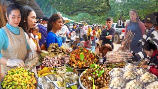 Различная уличная еда в Камбодже: улитки, пальмовые семена, крабы, креветки и многое другое